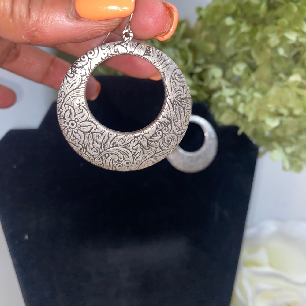 BEAUTIFUL New Round-Textured Silver Earrings